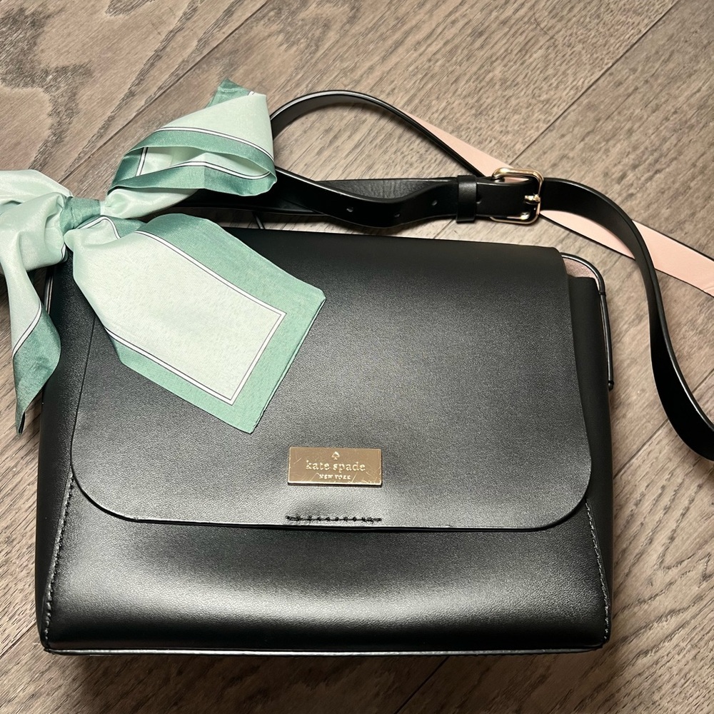 ♠️ kate Spade Black Leather Crossbody - Picture 2 of 7
